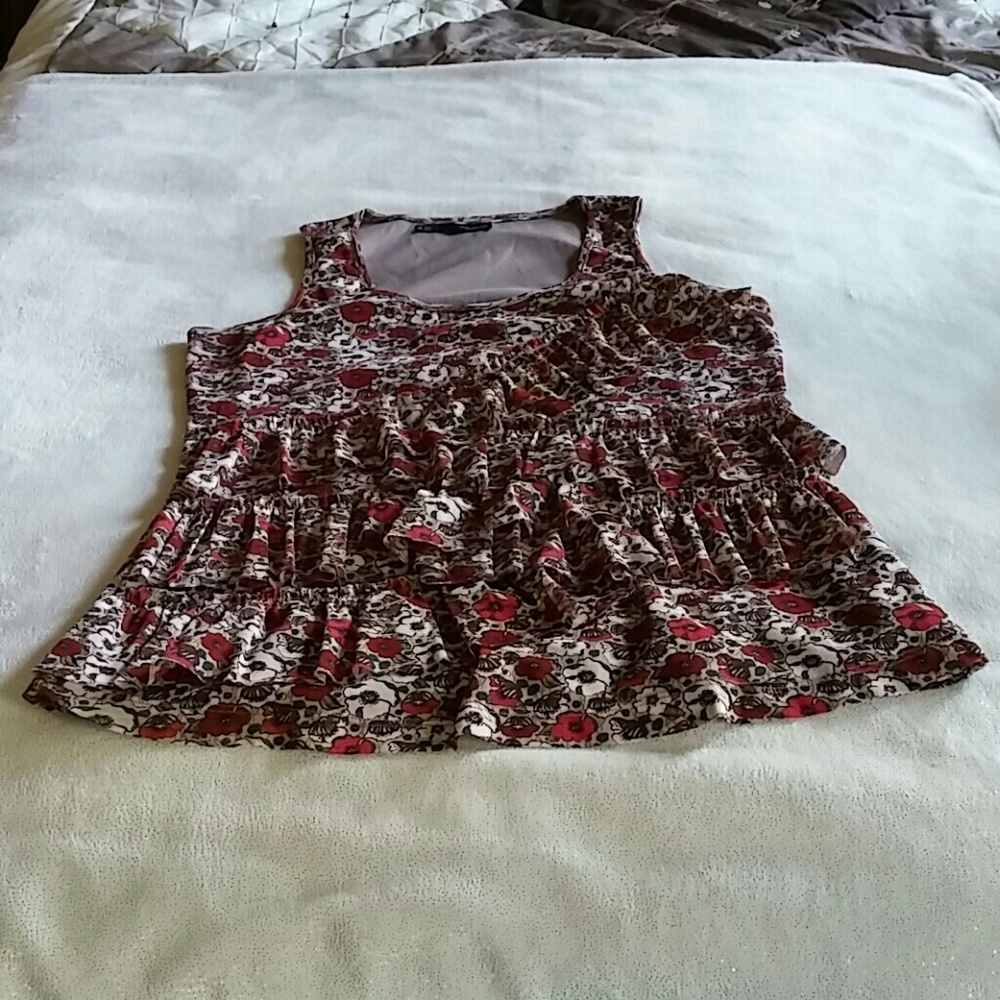 Maurices Ruffle Front Top Medium - Picture 2 of 7